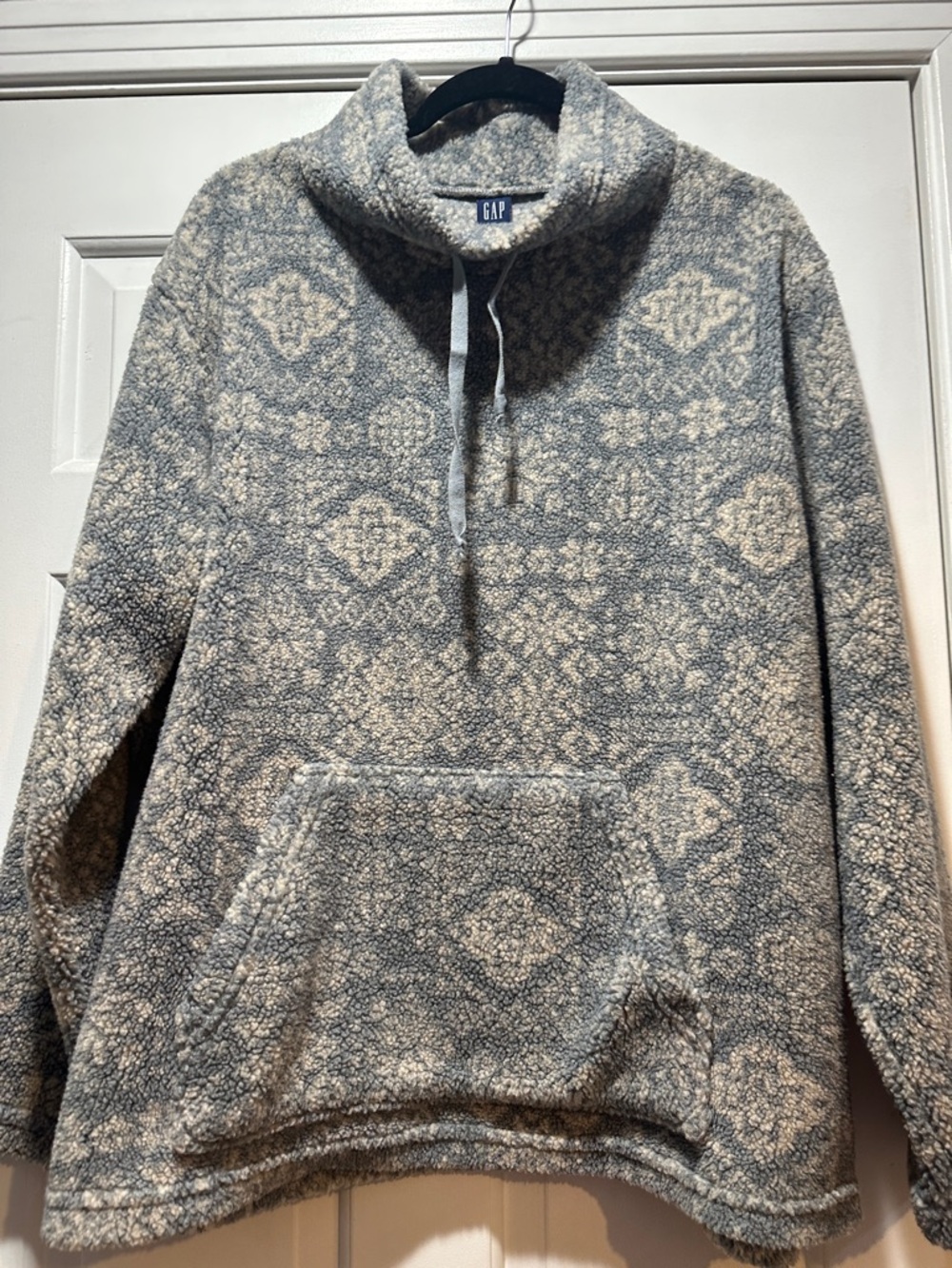 GAP woman’s Blue and Cream Patterned Sherpa Turtleneck Pullover